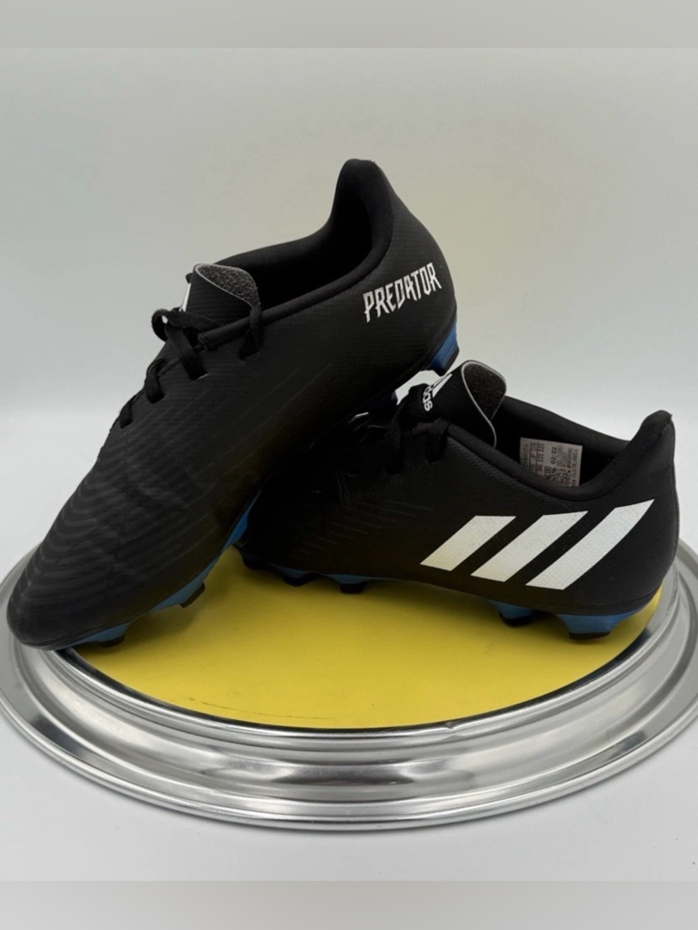 Adidas PREDATOR EDGE.4 F×G Youth Size 4
Black Soccer Cleats GX5217 - Picture 4 of 11